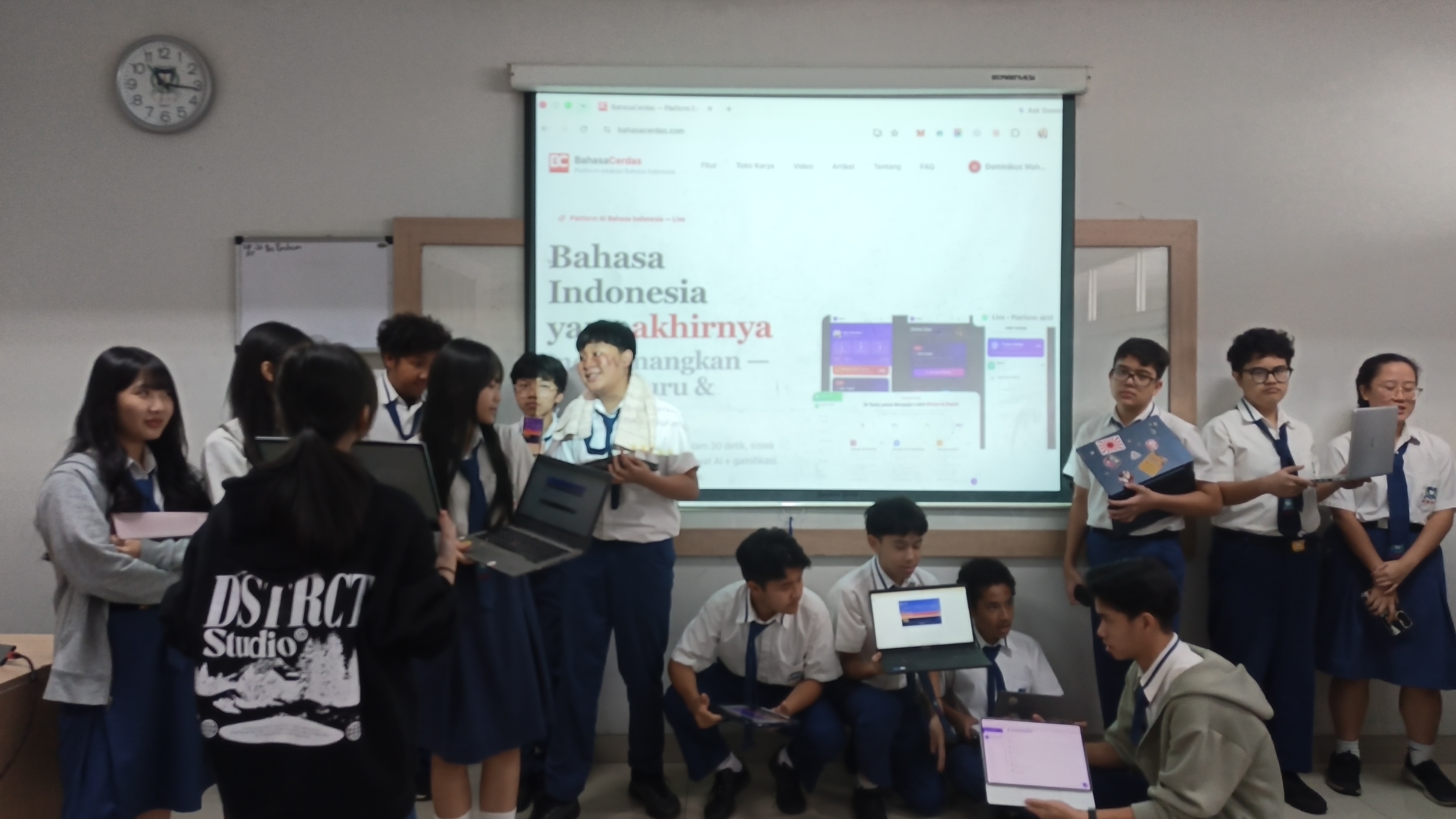 Mengubah Bahasa Indonesia dari Pelajaran "Membosankan" Menjadi Petualangan Digital: Kisah di Balik BahasaCerdas.com